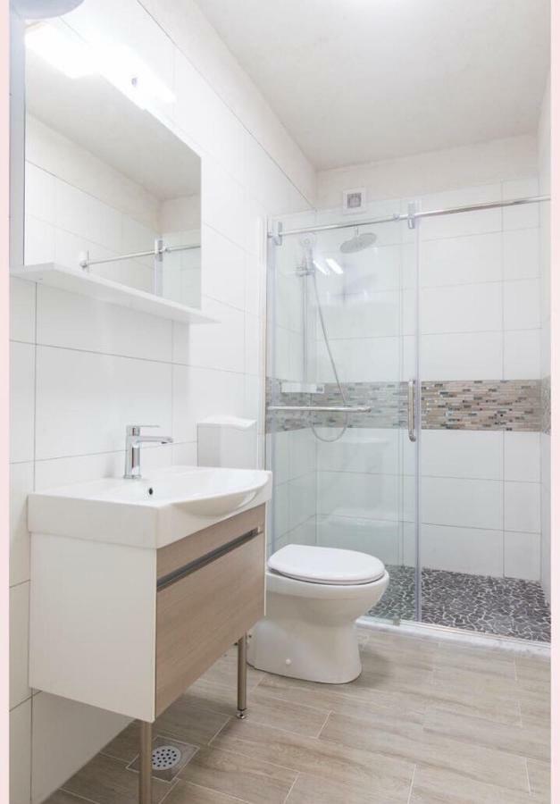 Alena Luxury Apartment With Jacuzzi سبليت المظهر الخارجي الصورة