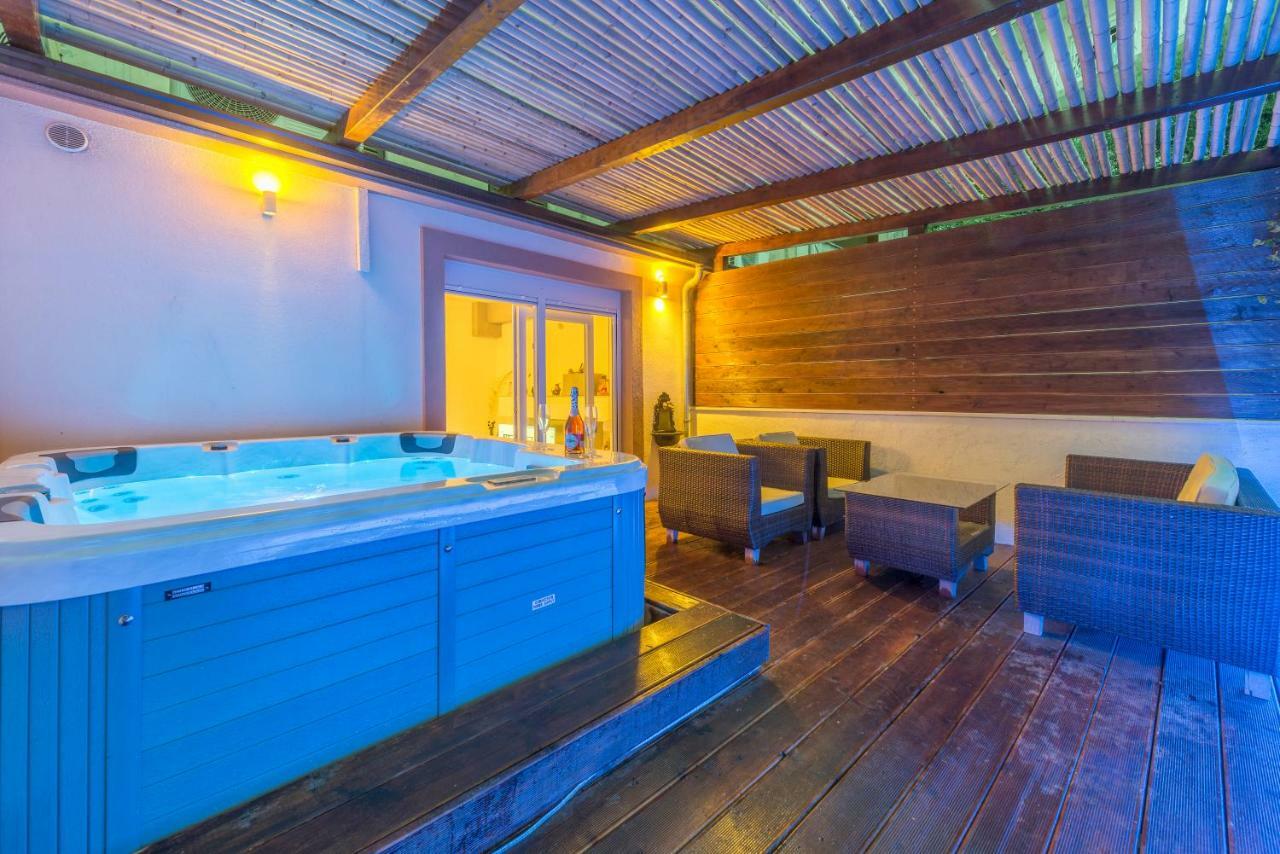 Alena Luxury Apartment With Jacuzzi سبليت المظهر الخارجي الصورة