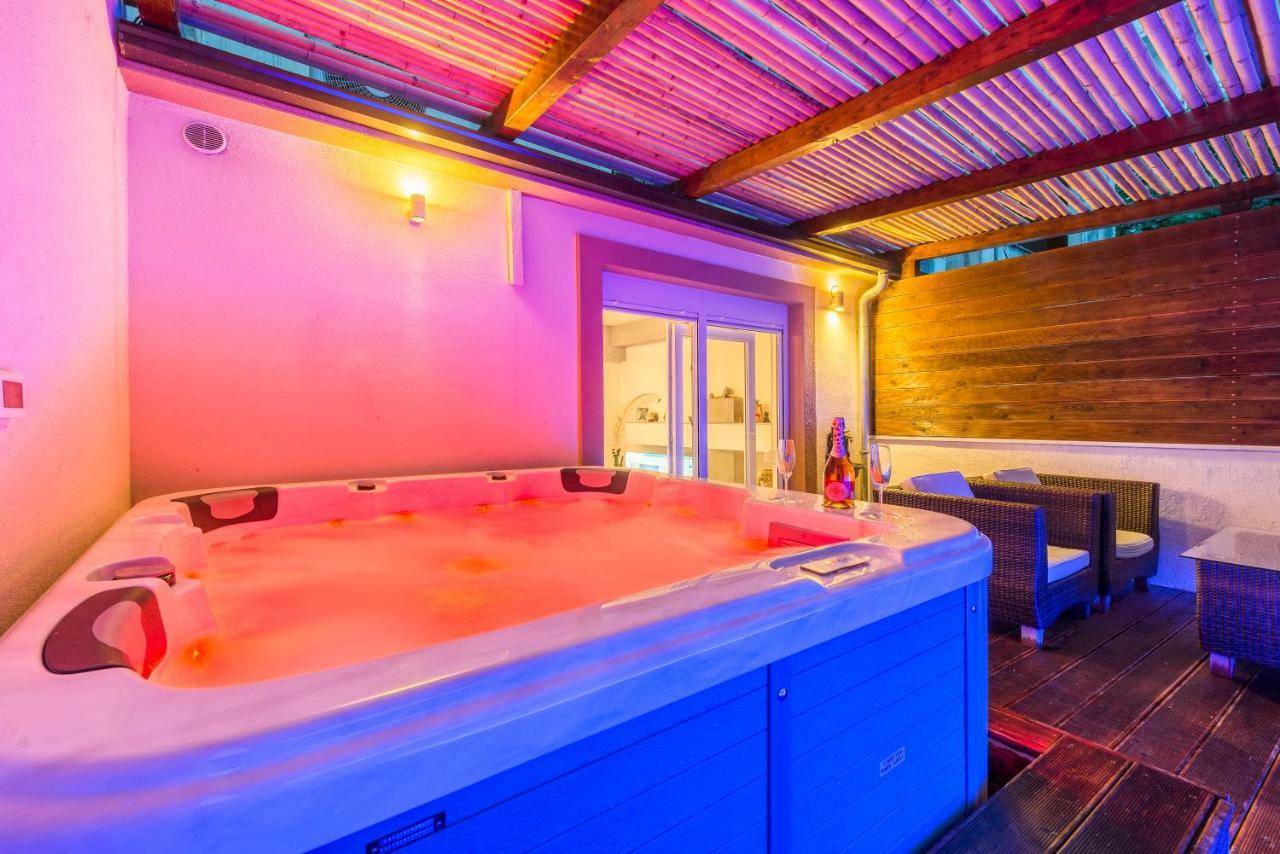 Alena Luxury Apartment With Jacuzzi سبليت المظهر الخارجي الصورة