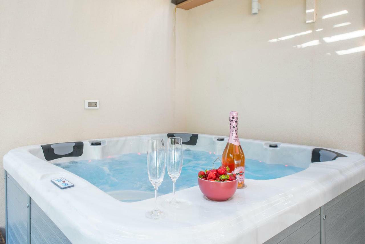 Alena Luxury Apartment With Jacuzzi سبليت المظهر الخارجي الصورة